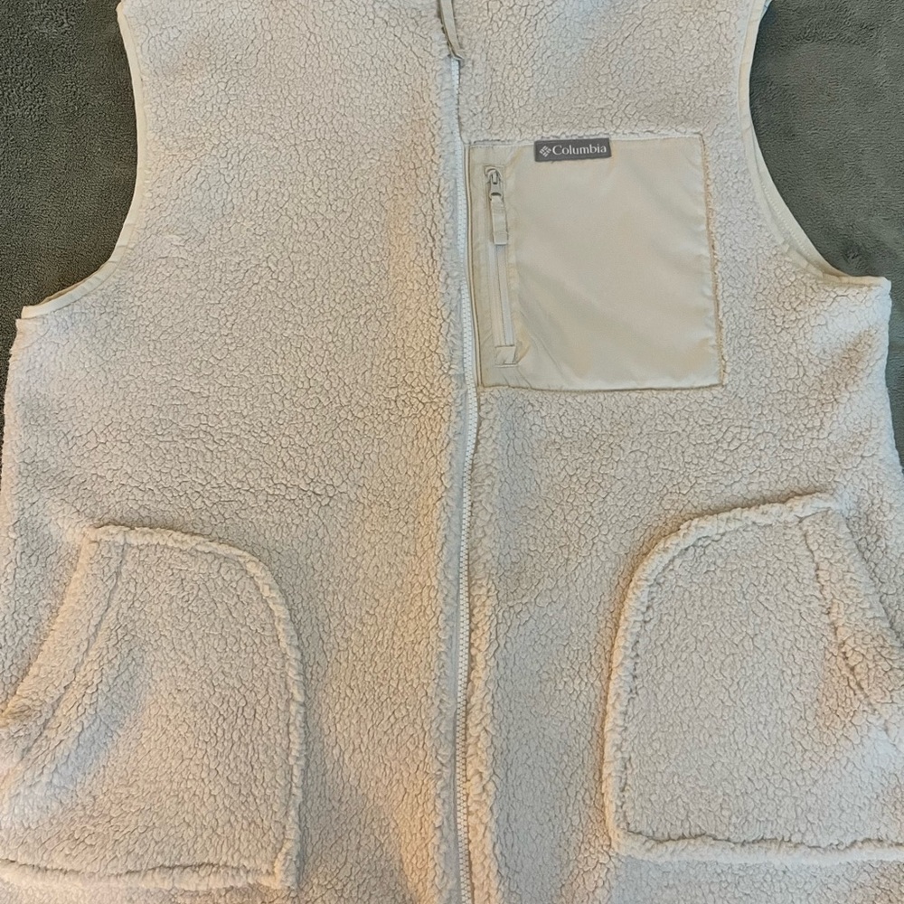 Columbia Women's Cream Fleece Vest
